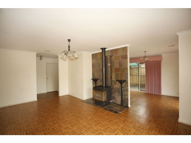 13 County Drive, Berwick VIC 3806