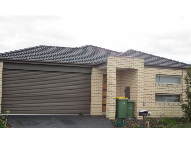 16 Orchard Valley Avenue, Pakenham VIC 3810