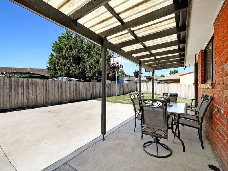 2 Janos Close, Narre Warren VIC 3805