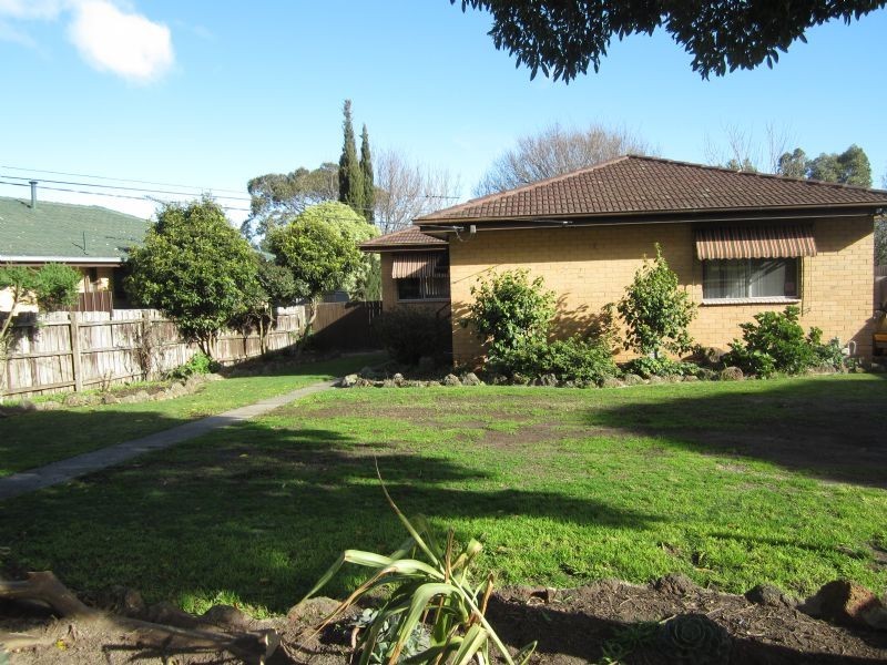 25 Meadowwood Walk, Narre Warren VIC 3805