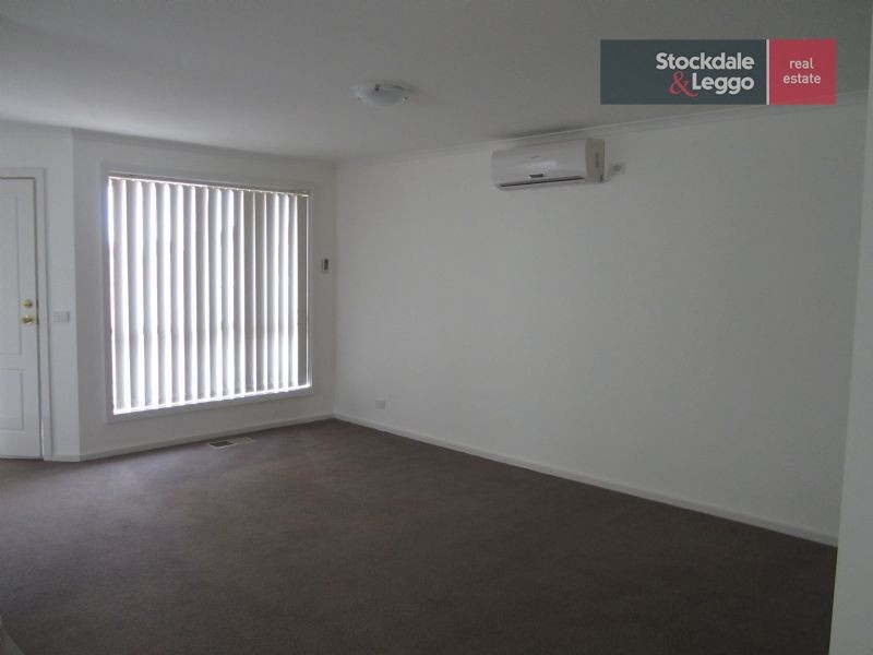 2/10 Meadow Wood Walk, Narre Warren VIC 3805