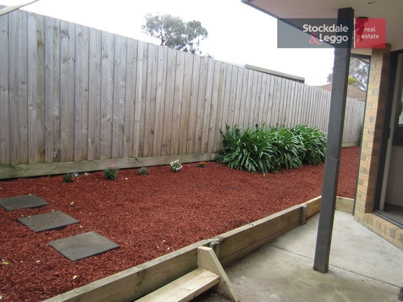 2/10 Meadow Wood Walk, Narre Warren VIC 3805