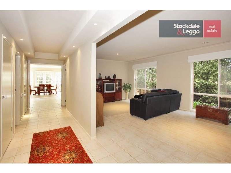 2 Pevensey Drive, Narre Warren South VIC 3805