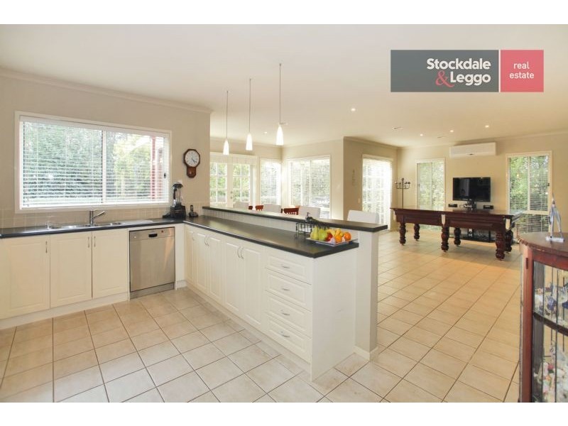 2 Pevensey Drive, Narre Warren South VIC 3805