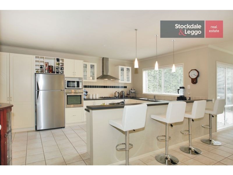 2 Pevensey Drive, Narre Warren South VIC 3805