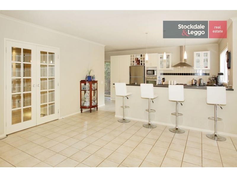 2 Pevensey Drive, Narre Warren South VIC 3805