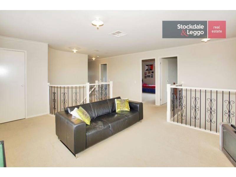 2 Pevensey Drive, Narre Warren South VIC 3805