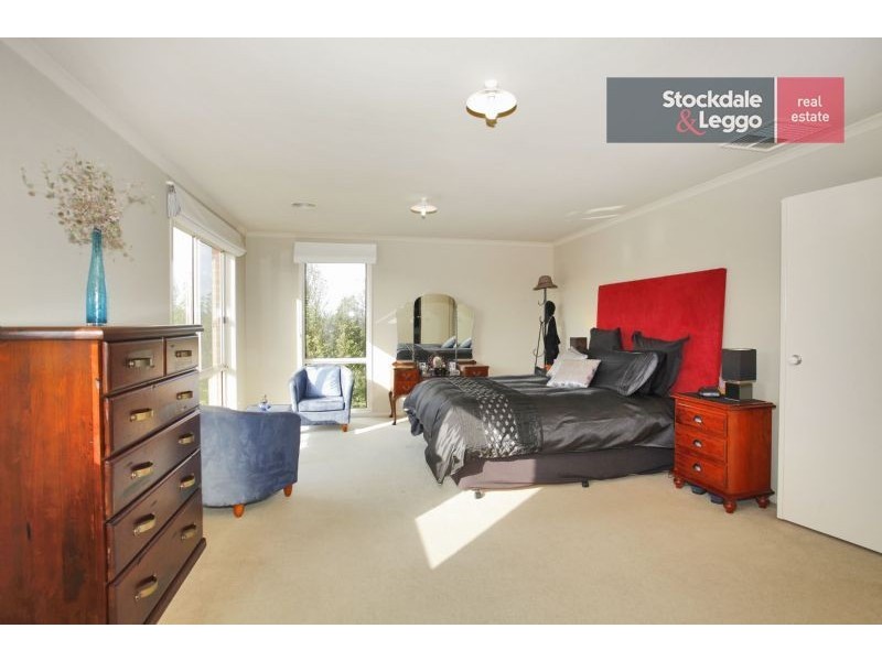 2 Pevensey Drive, Narre Warren South VIC 3805