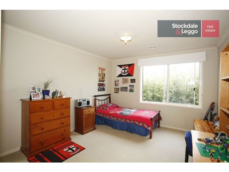 2 Pevensey Drive, Narre Warren South VIC 3805