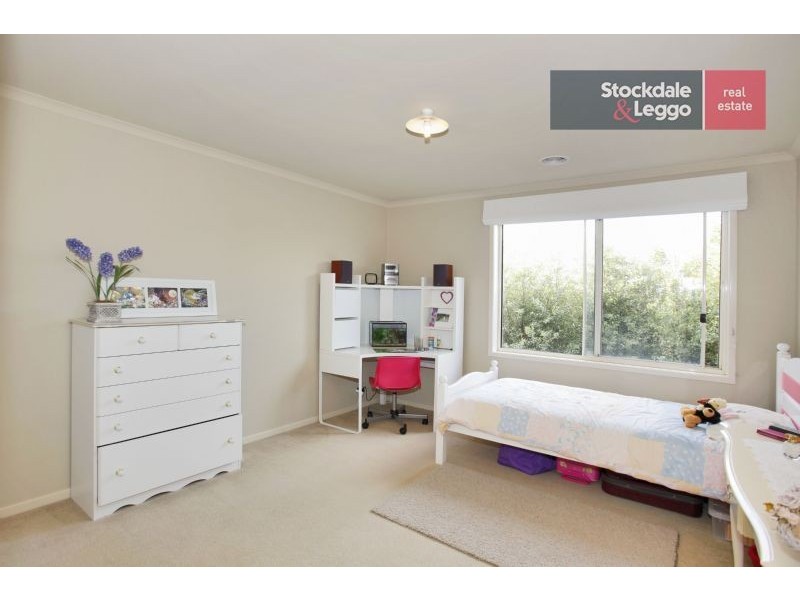 2 Pevensey Drive, Narre Warren South VIC 3805