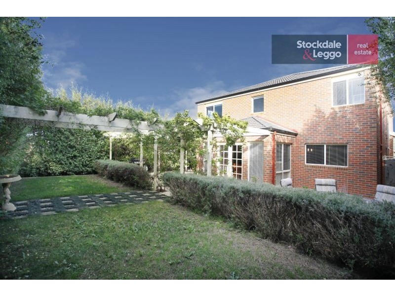 2 Pevensey Drive, Narre Warren South VIC 3805