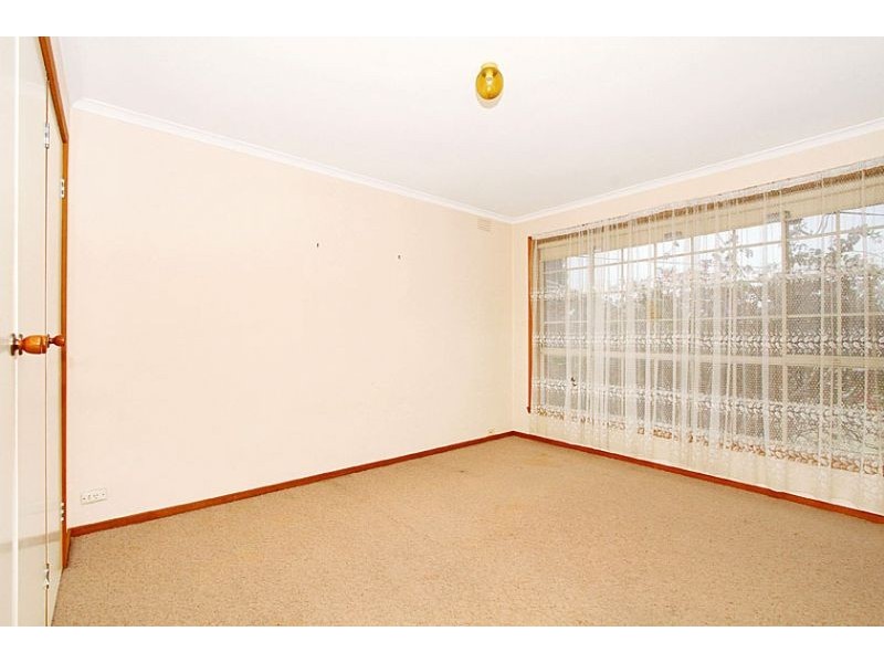 4 Lisa Court, Thomastown VIC 3074