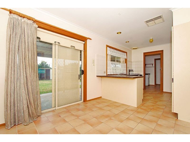 4 Lisa Court, Thomastown VIC 3074