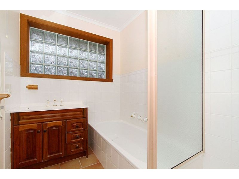 4 Lisa Court, Thomastown VIC 3074