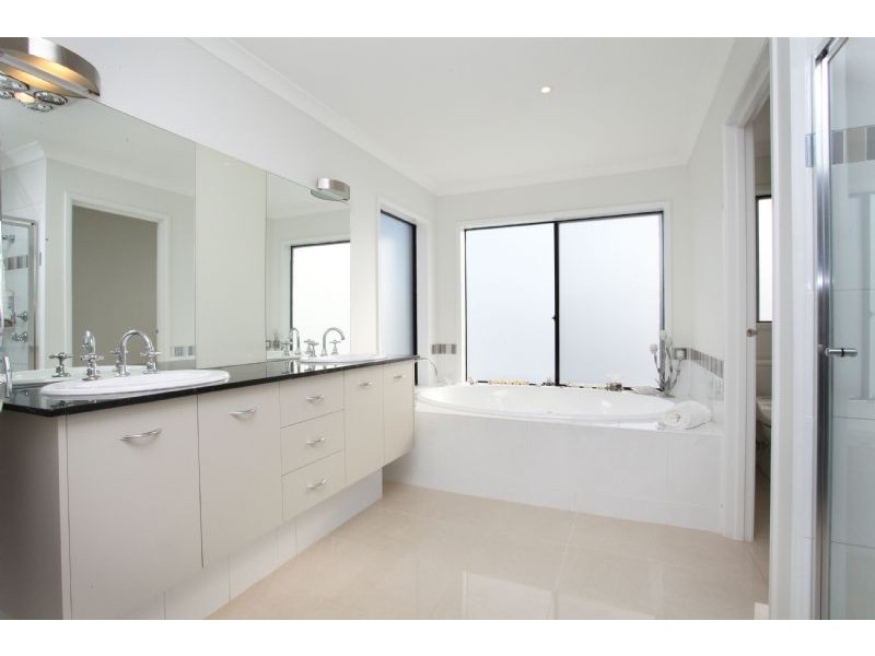 Taylors Lakes VIC 3038