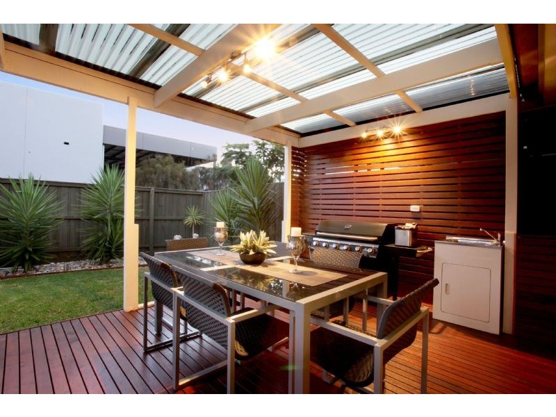 Taylors Lakes VIC 3038