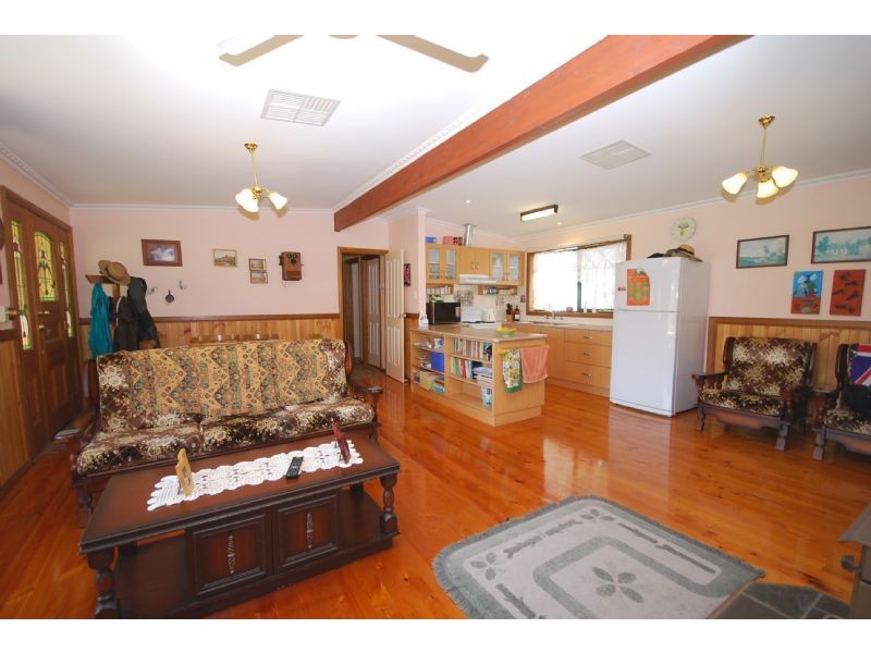 Wattle Bank VIC 3995