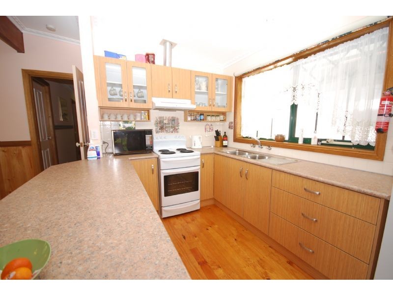 Wattle Bank VIC 3995