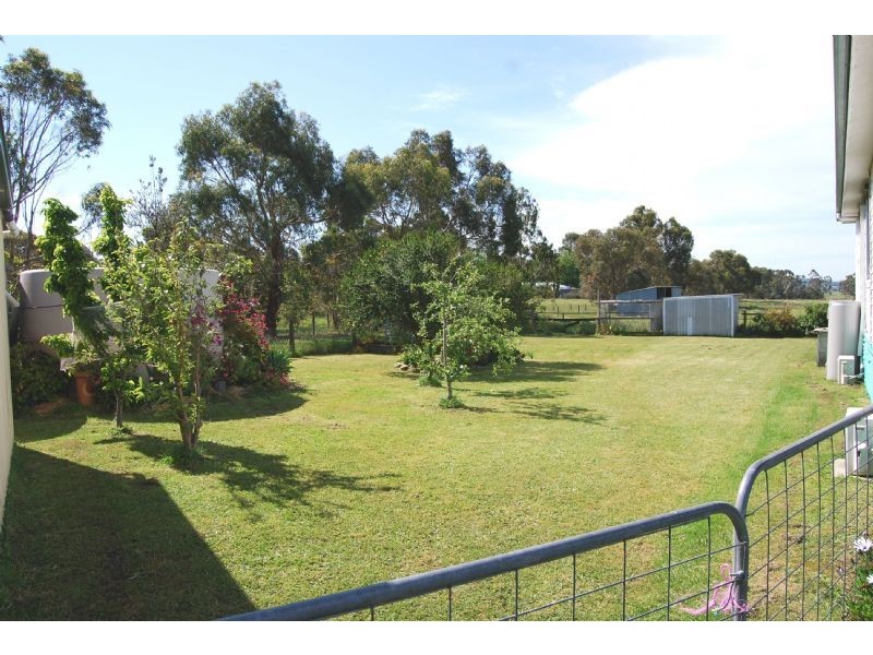 Wattle Bank VIC 3995
