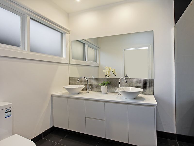 2 Edgecombe Street, Hamlyn Heights VIC 3215