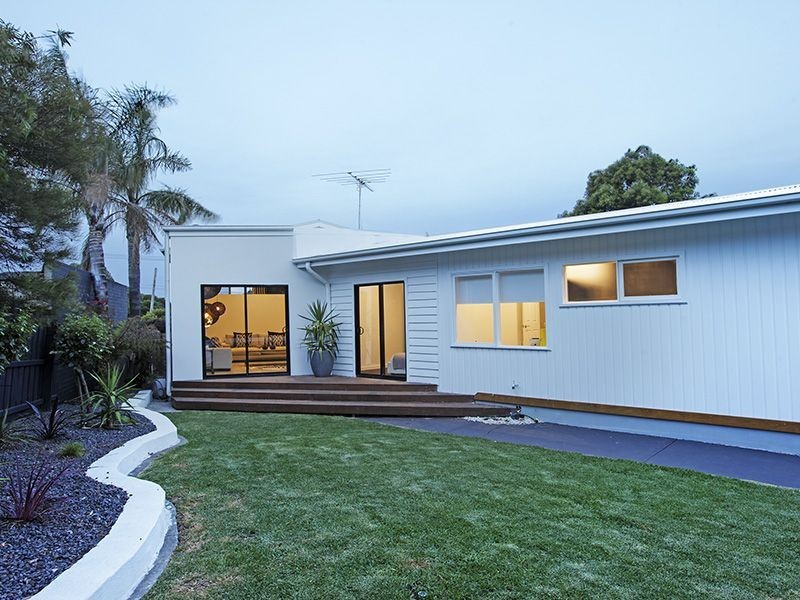 2 Edgecombe Street, Hamlyn Heights VIC 3215