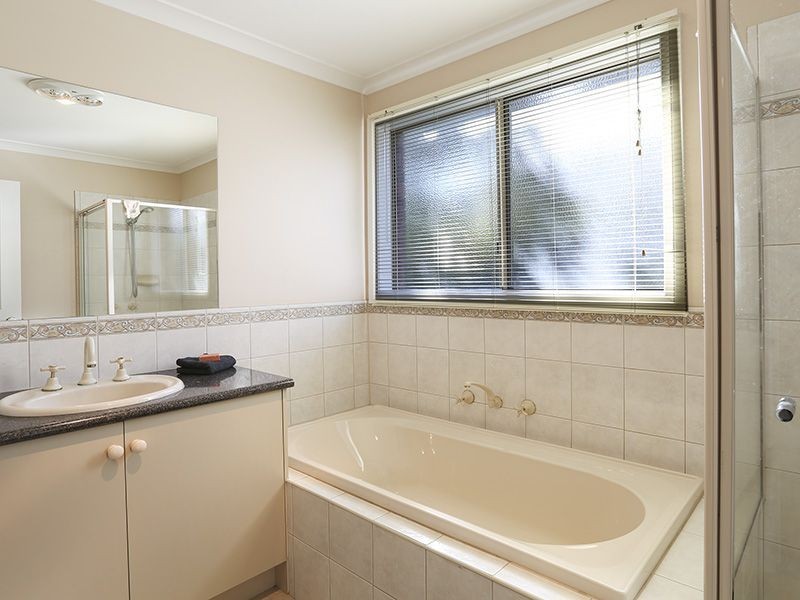 4 Alamo Close, Highton VIC 3216