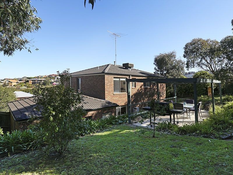 4 Alamo Close, Highton VIC 3216