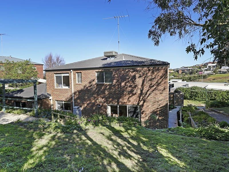 4 Alamo Close, Highton VIC 3216
