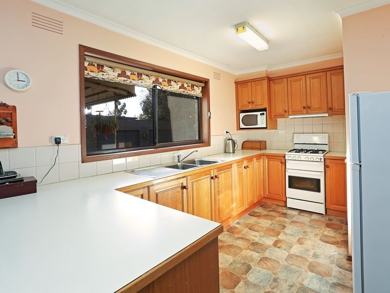 9 Polwarth Crescent, Belmont VIC 3216