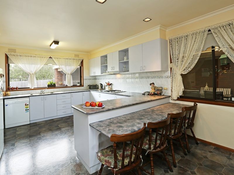 4 Raydon Court, Grovedale VIC 3216