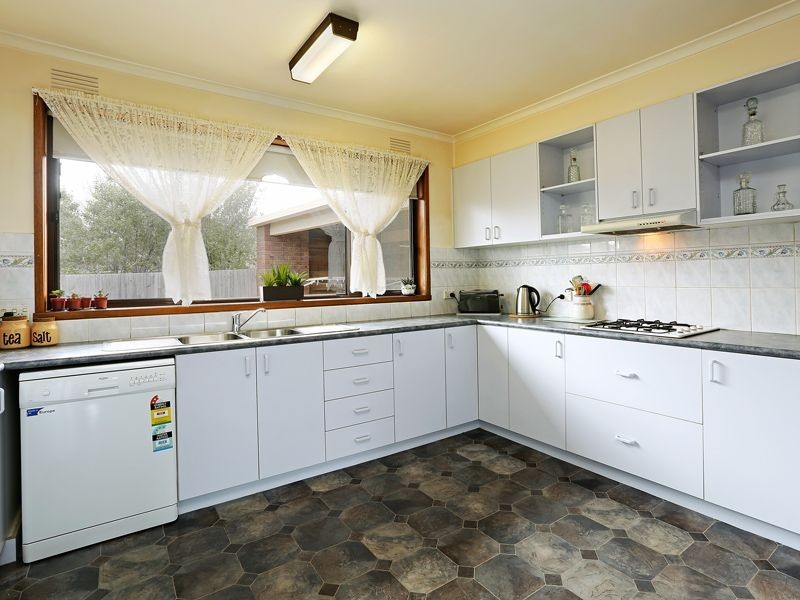 4 Raydon Court, Grovedale VIC 3216