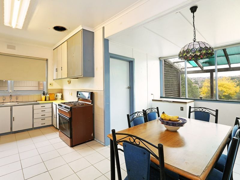 8 Roncliffe Road, Highton VIC 3216