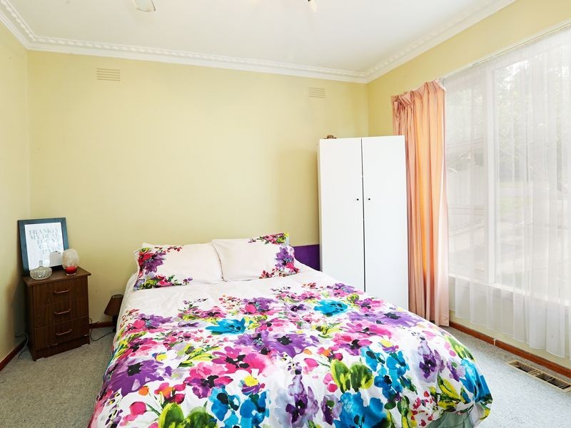 8 Roncliffe Road, Highton VIC 3216