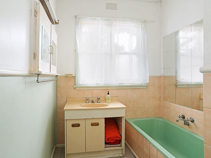 8 Roncliffe Road, Highton VIC 3216