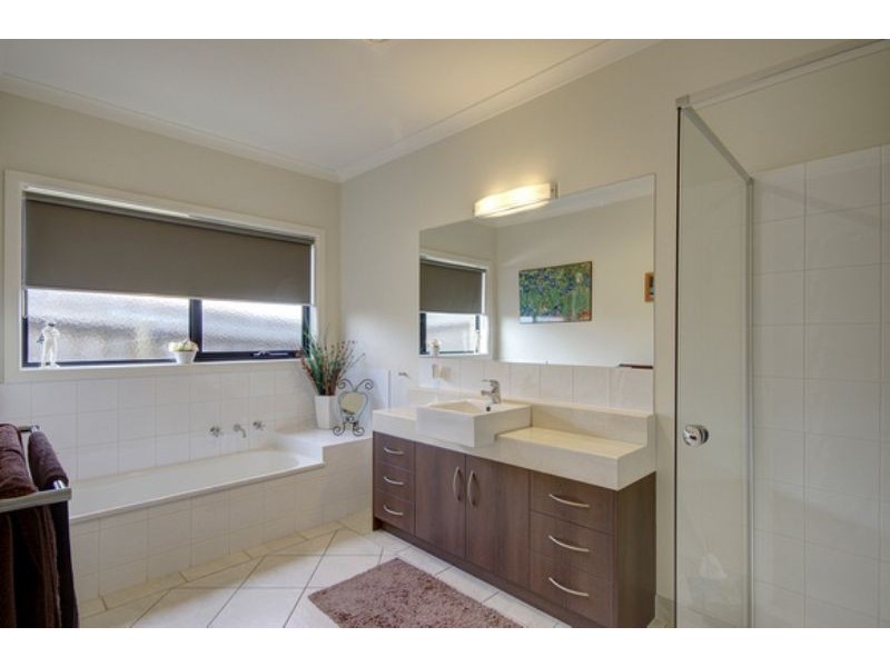 35 Wallaroo Way, Highton VIC 3216