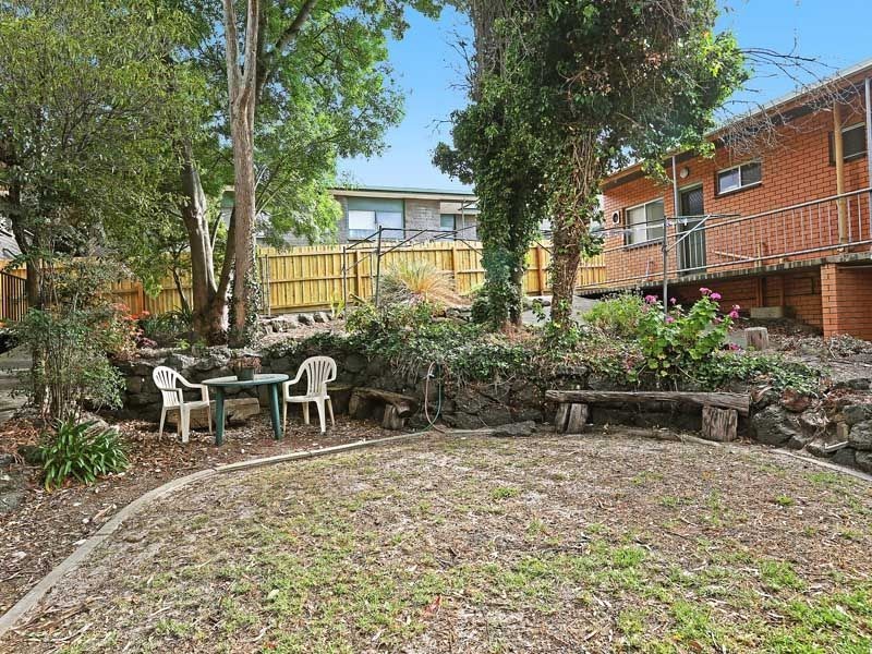 2/24 North Valley Road, Highton VIC 3216