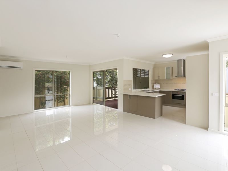 2/26 Roslyn Road, Belmont VIC 3216