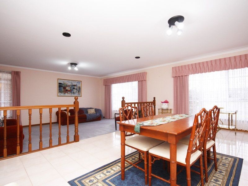 16 Mulquiney Crescent, Highton VIC 3216
