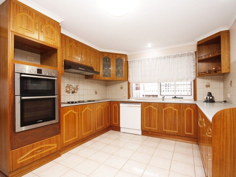 16 Mulquiney Crescent, Highton VIC 3216
