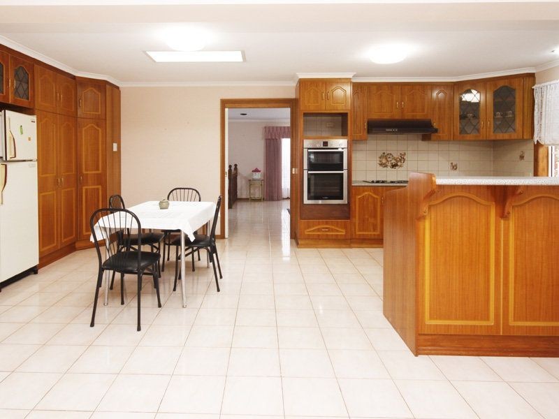 16 Mulquiney Crescent, Highton VIC 3216