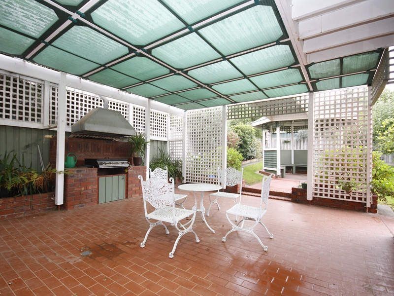 16 Mulquiney Crescent, Highton VIC 3216