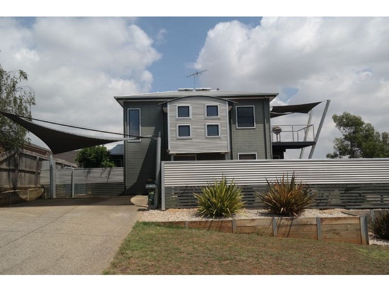 2 Muscat Place, Waurn Ponds VIC 3216