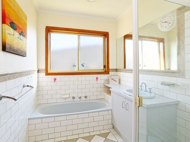 2 Adelong Court, Grovedale VIC 3216