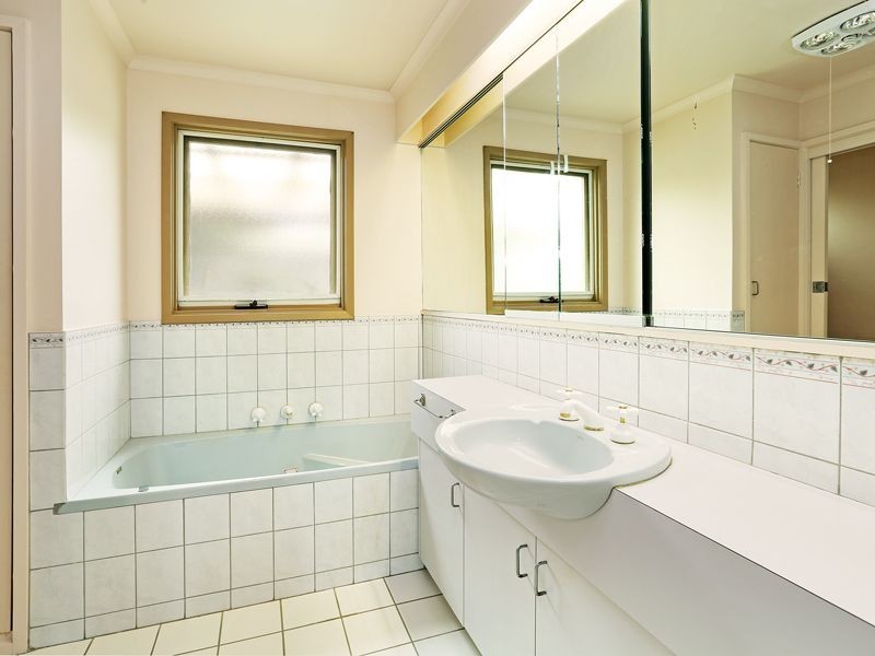 16 Amoore Avenue, Highton VIC 3216