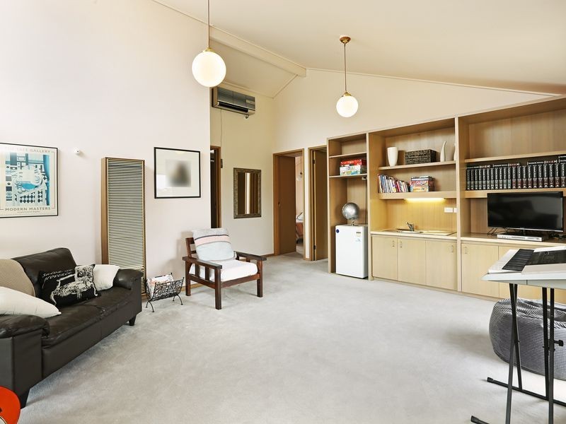 16 Amoore Avenue, Highton VIC 3216