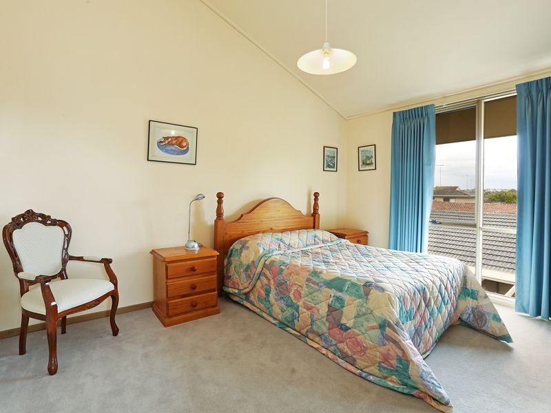 16 Amoore Avenue, Highton VIC 3216