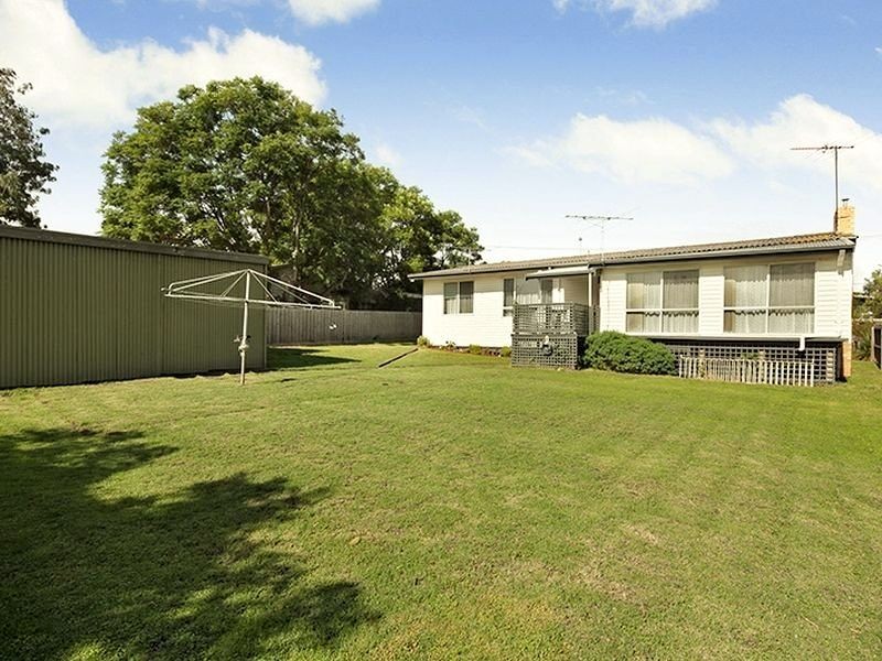 6 Tiverton Street, Belmont VIC 3216