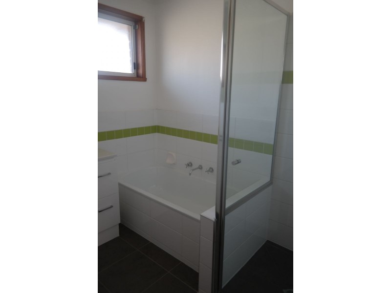 2/2-4 Jenolan Avenue, Grovedale VIC 3216