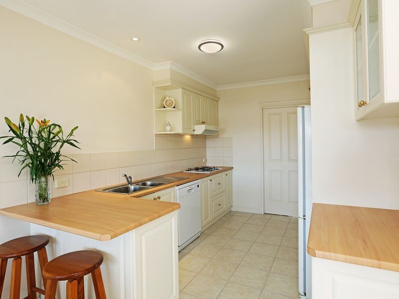 35 Augustine Drive, Highton VIC 3216
