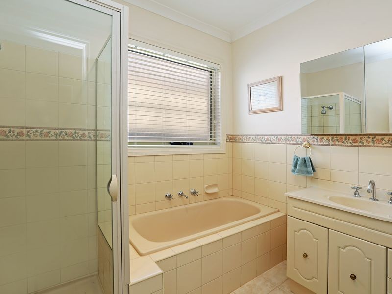 35 Augustine Drive, Highton VIC 3216
